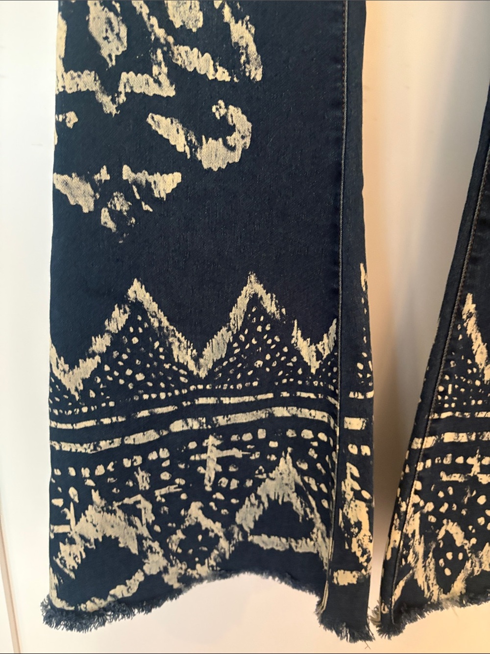 Free People Dark Blue Tie-Dye Flare Jeans Sz 26 - Picture 3 of 4